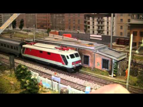 Intercity con E.444R in corsa sul plastico del Gruppo Fermodellistico Tartaruga