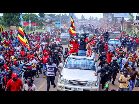 Mbale Turns Red: Bobi Wine Receives Hero’s Welcome in Mbale Tens of Thousands Paint streets red.