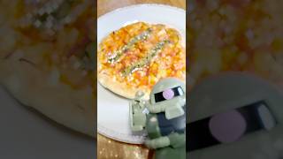 ザクちゃんとピザ！美味い😋