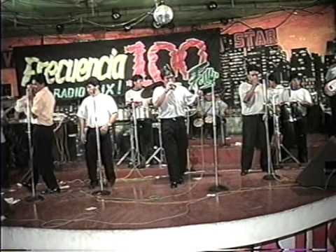 Cielo gris en vivo - por ti ando tomando - larga la espera - aniversario de frecuencia 100