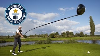 Смотреть онлайн Рекорд Гиннеса: удар самой длинной клюшкой для гольфа