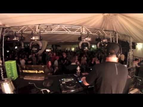 Juan Rodrigues na Colours Sunset by Flowers que ocorreu dia 28 de março de 2015 em Passo Fundo/RS.