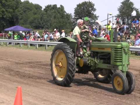 Valmy Thresheree: Antique Tractors