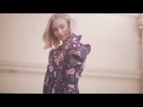 download lagu mp3 mp4 Forever New Floral Maxi Dress, download lagu Forever New Floral Maxi Dress gratis, unduh video klip Forever New Floral Maxi Dress