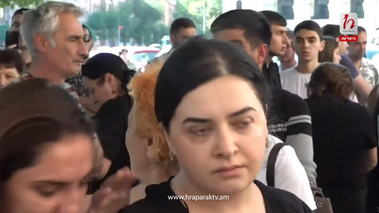 #Ուղիղ․ Քաղաքացիները հավաքվում են կառավարության առջև