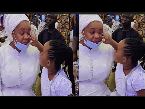 This Will Move u!Moment Bimbo Oshin Daugther Console Her By Cleaning Her Tears At Her Dad Weep Keep