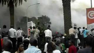 preview picture of video 'Nakumatt Downtown in Nairobi, burns to the ground in raging inferno'