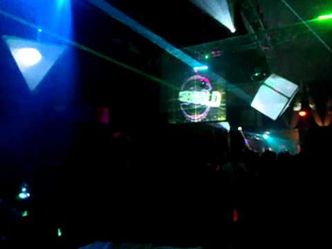 Ben Gold playing Who's smack my bitch up (Artento Divini mash-up) at Synklab - Bologna - 23.04.2011