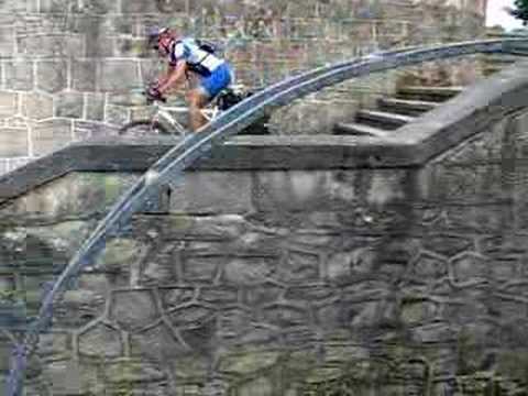 Bajando escaleras en Arzua