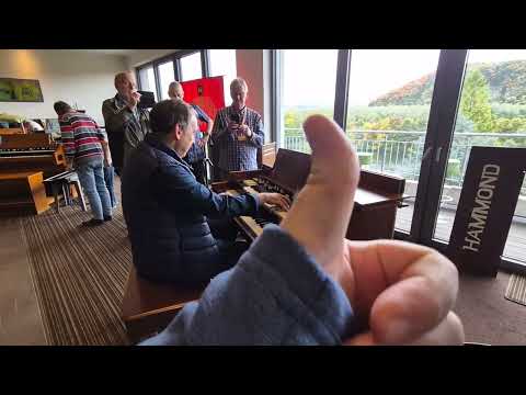 Hammond B3 organ with 2 Leslie speakers played by Michael Falkenstein (1) 👍😉🎹🎧