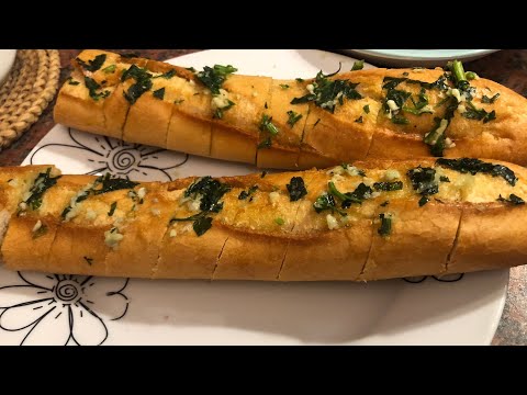 Cette recette de pain à l'ail est tellement facile !This Garlic Bread Recipe is SO Easy!