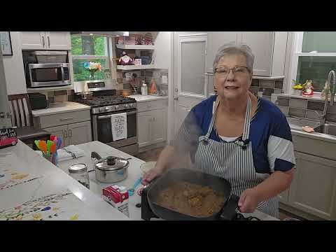 Porcupines, delicious meatballs in gravy. They knew what they were doing! Family Reunion Recipe