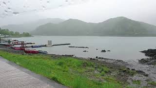 原田匠 撮影　河口湖 大雨のさかなやスロープ