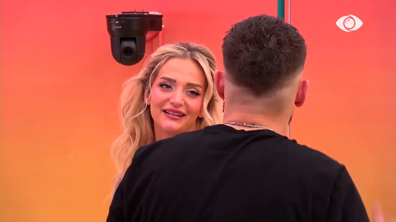 “Ti je në një fazë ku ke nevojë për një përqafim”/ Vijon biseda mes Selin dhe Gimbos