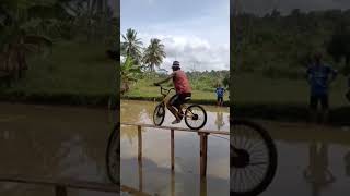 Download lagu Kakek Terjatuh Dari Sepeda #shorts #kakek #sepeda mp3