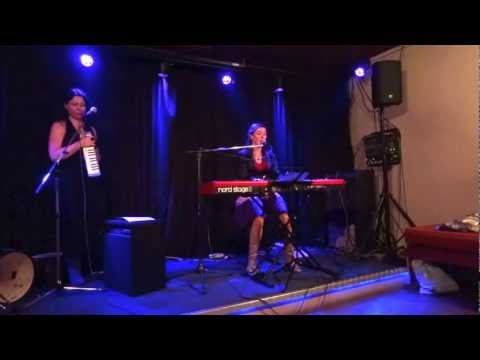 Laura Stavinoha & Marynka Nicolai - Amsterdam (Jacques Brel)