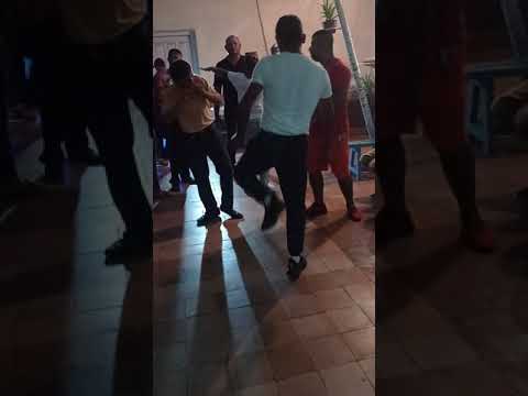 táncolnak cigányok