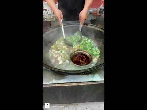 带朋友吃河南安阳扁粉菜，7元一碗，加勺辣椒挺好吃 #我的3秒人生胶片 @vivo#安阳美食 #扁粉菜