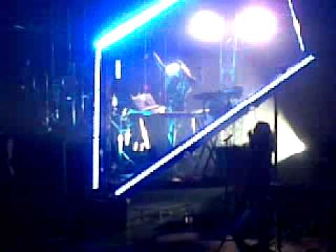 Sleazy - Ke$ha (live in Manchester (11/7/11)