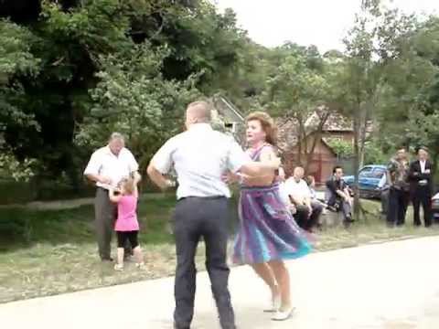 Dans pe ulita cu ocazia resfintirii bisericii din sat, 14 iulie 2013