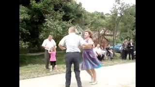preview picture of video 'Dans pe ulita cu ocazia resfintirii bisericii din sat, 14 iulie 2013'