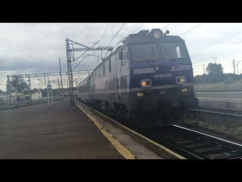 EP09-036 z IC Artus wjeżdża na Inowrocław