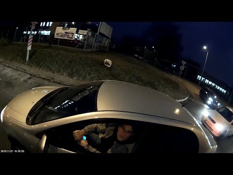 JGM-740 Tedd le a telefont! - Put that phone away!