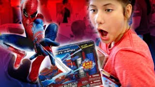 Download the video "SPIDER-MAN Homecoming Gear Hunt SuperHero Kids"