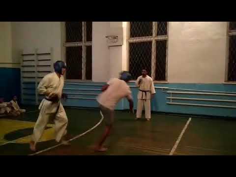 Sparing. Kyokushin vs street boy