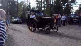 preview picture of video 'John Deere-traktori Romutorilla 2013'