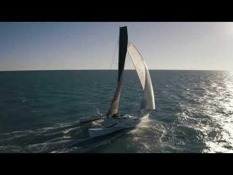 Proa Jzerro sailing across the Florida Bay at 13-18 knots