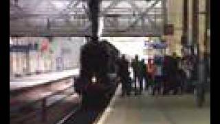 preview picture of video 'Steam Train Leaving Edinburgh Waverley'