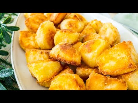 Crispy Roast Potatoes | coated in flour + prep ahead