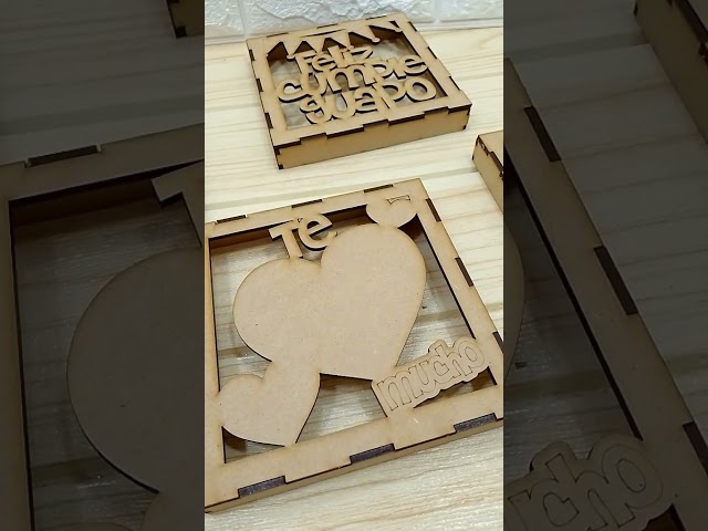 Vídeo relacionado con Caja de música de Star Wars, manivela de madera con diseño de Starwars, minicargado con láser, para decoración del hogar para Navidad, bodas, San Valentín, regalos de cumpleaños (negro)