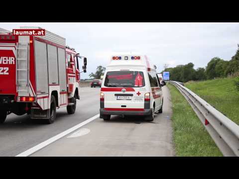 Verkehrsunfall zwischen LKW und PKW auf der Westautobahn bei Pucking