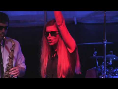 Laura a její tygři - Vyklátíme modly