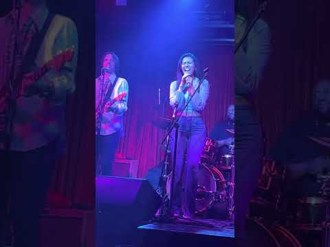 Olivia Olson singing “Busted” LIVE (for the very first time
