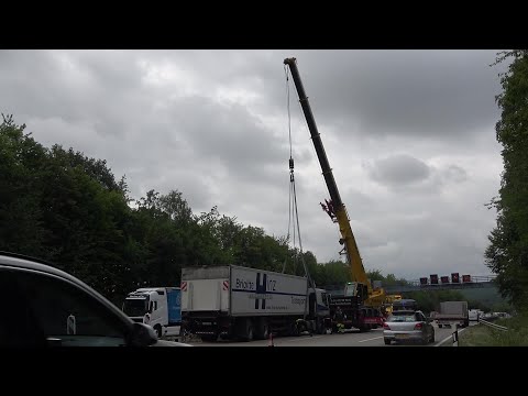 Alkoholisierter LKW-Fahrer schlief ein - fuhr in Mittelschutzplanke auf A61 in Sinzig am 01.08.22
