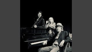Three Dreams (feat. Linley Hamilton, Stephen Davis &amp; Barry McCrudden)