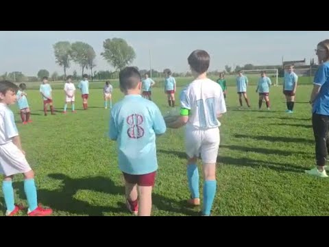 Mantova: i pulcini ricordano prima della partita Dimitri, morto su quel campo a 28 anni