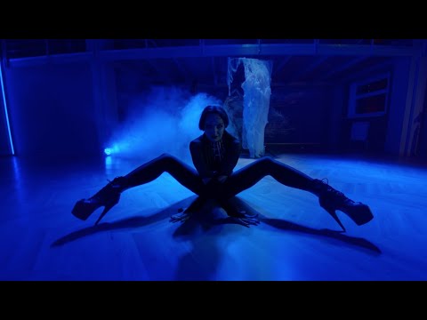 Strip Plastic | Shelob | Anna Anscenica