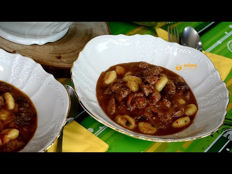 Gulaš s njokima dvije vrste mesa junetina i svinjetina - Sašina kuhinja