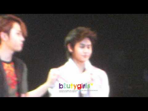 [Fancam] 120526 Junhyung & Yoseob - Kiss Kiss Kiss ♥ @ Beautiful Show in Thailand