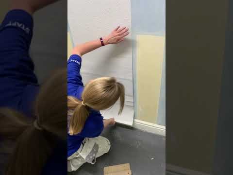 How to centralise a chimney breast when hanging paper