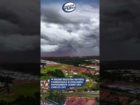 🌩️ Drone registra nuvens carregadas avançando rapidamente sobre São Carlos (SP)