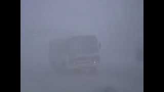 preview picture of video 'A Bus Appeared from the Fog. Yakutsk in Winter.'