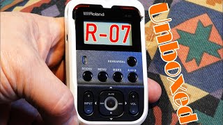 Video thumbnail for A Quick Look at the Roland R-07 High Resolution Audio Recorder by HillOrStream