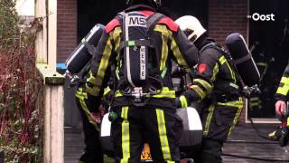 preview picture of video 'Motoren beschadigd bij brand in garage in Enschede'