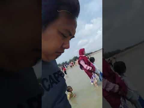 suasana di Pantai Lombeng