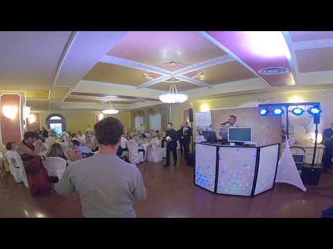 Matrimonio Travolgente - Accoglienza Ingresso Camerieri con Rose - La Masseria - Francesco Barattucc